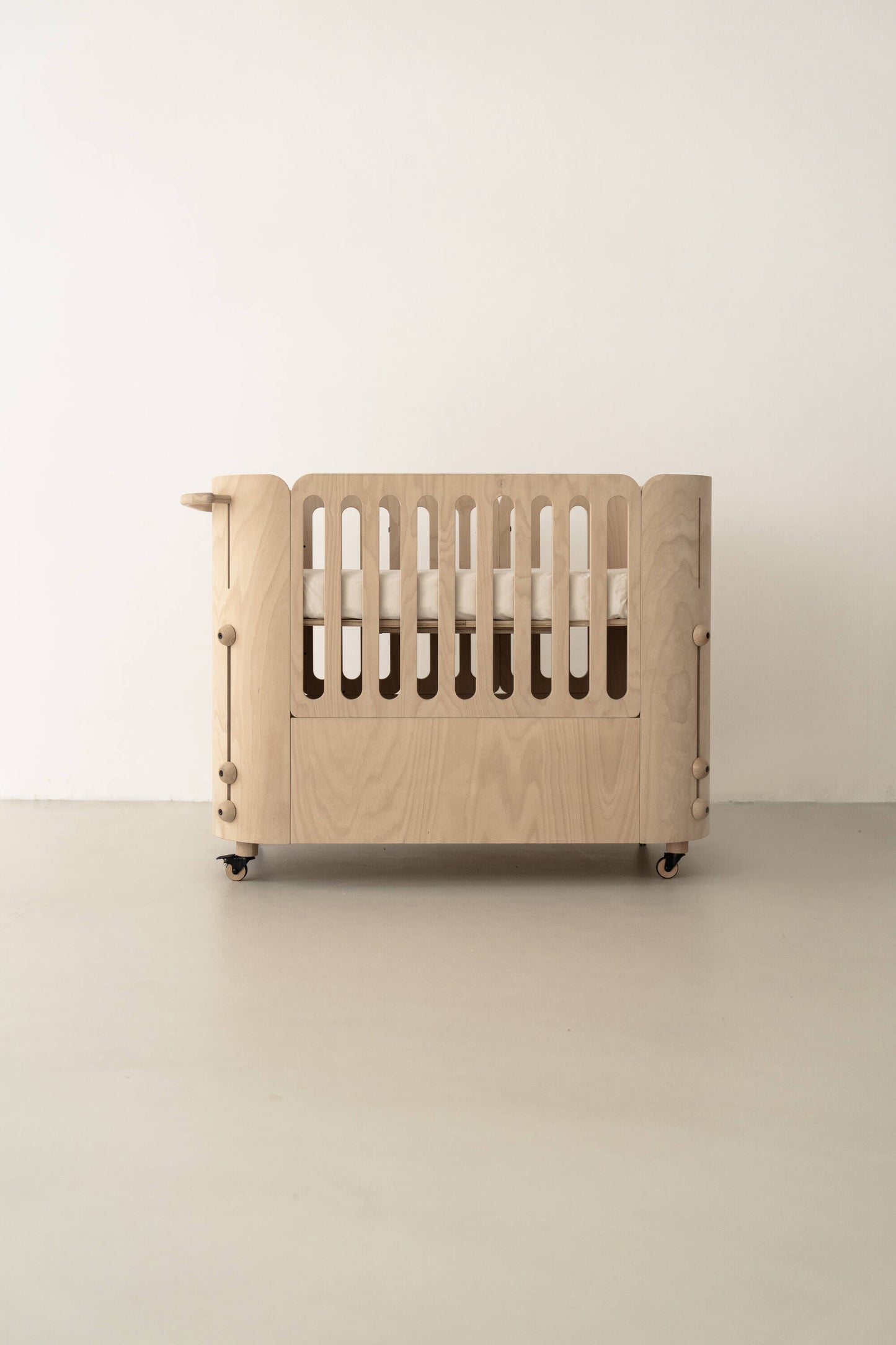 The 4-in-1 Convertible Crib that grows with your child