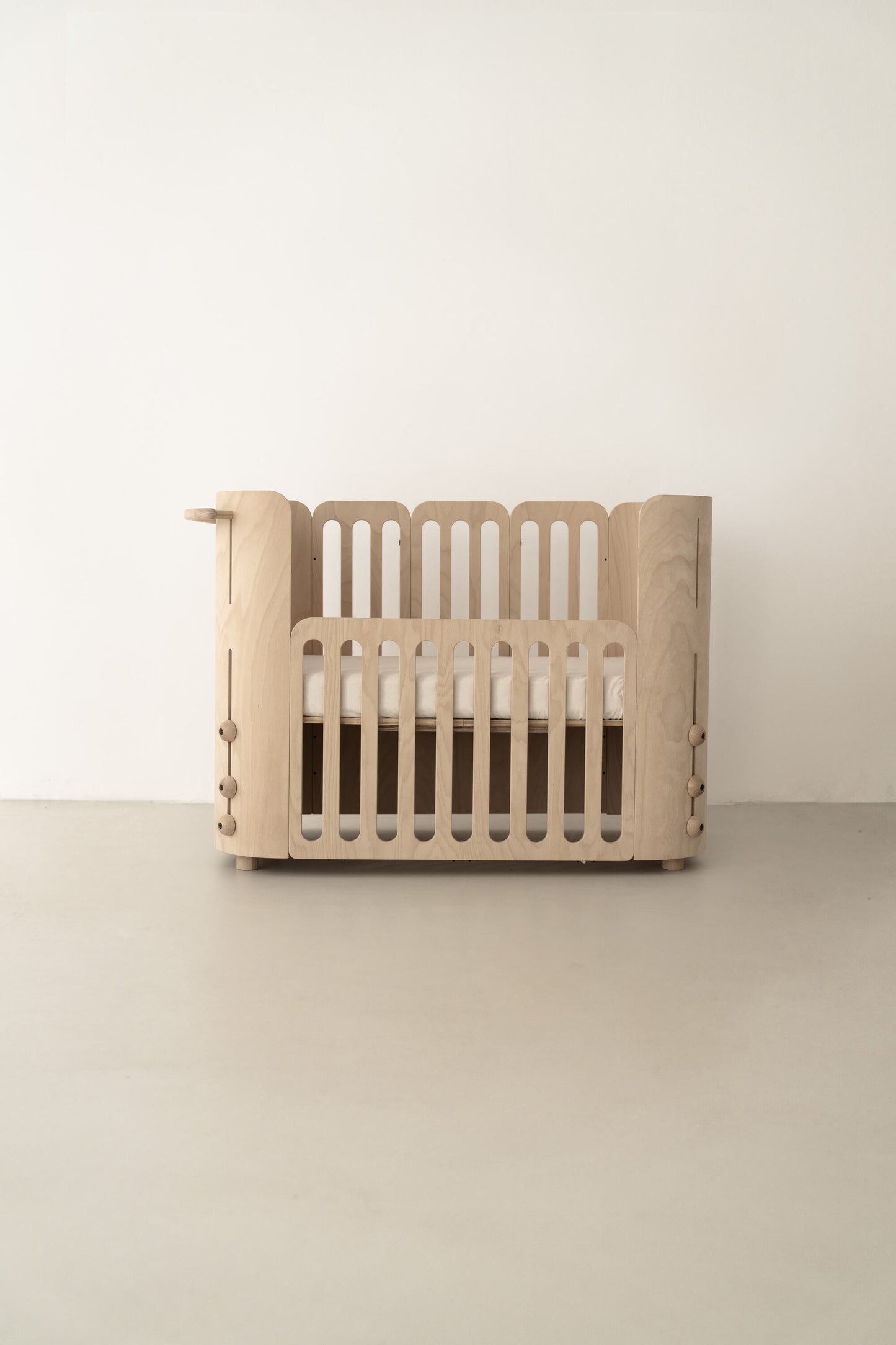The 4-in-1 Convertible Crib that grows with your child