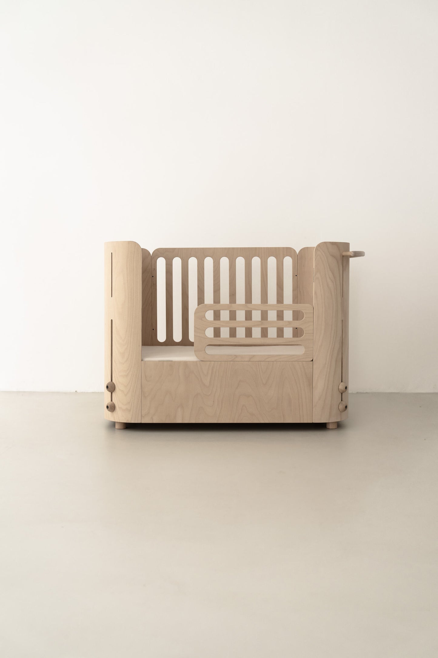 The 4-in-1 Convertible Crib that grows with your child